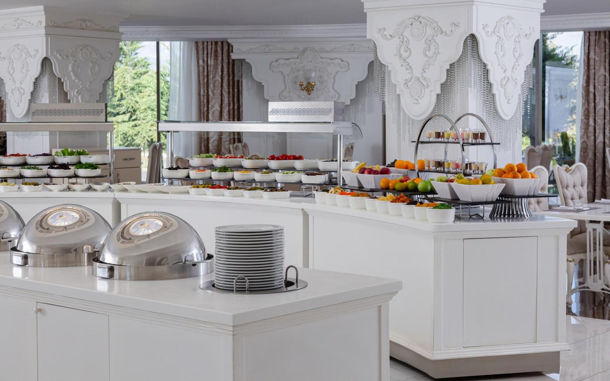 Shamakhi Palace Sharadil Seredil Екстер'єр фото A buffet at a hotel