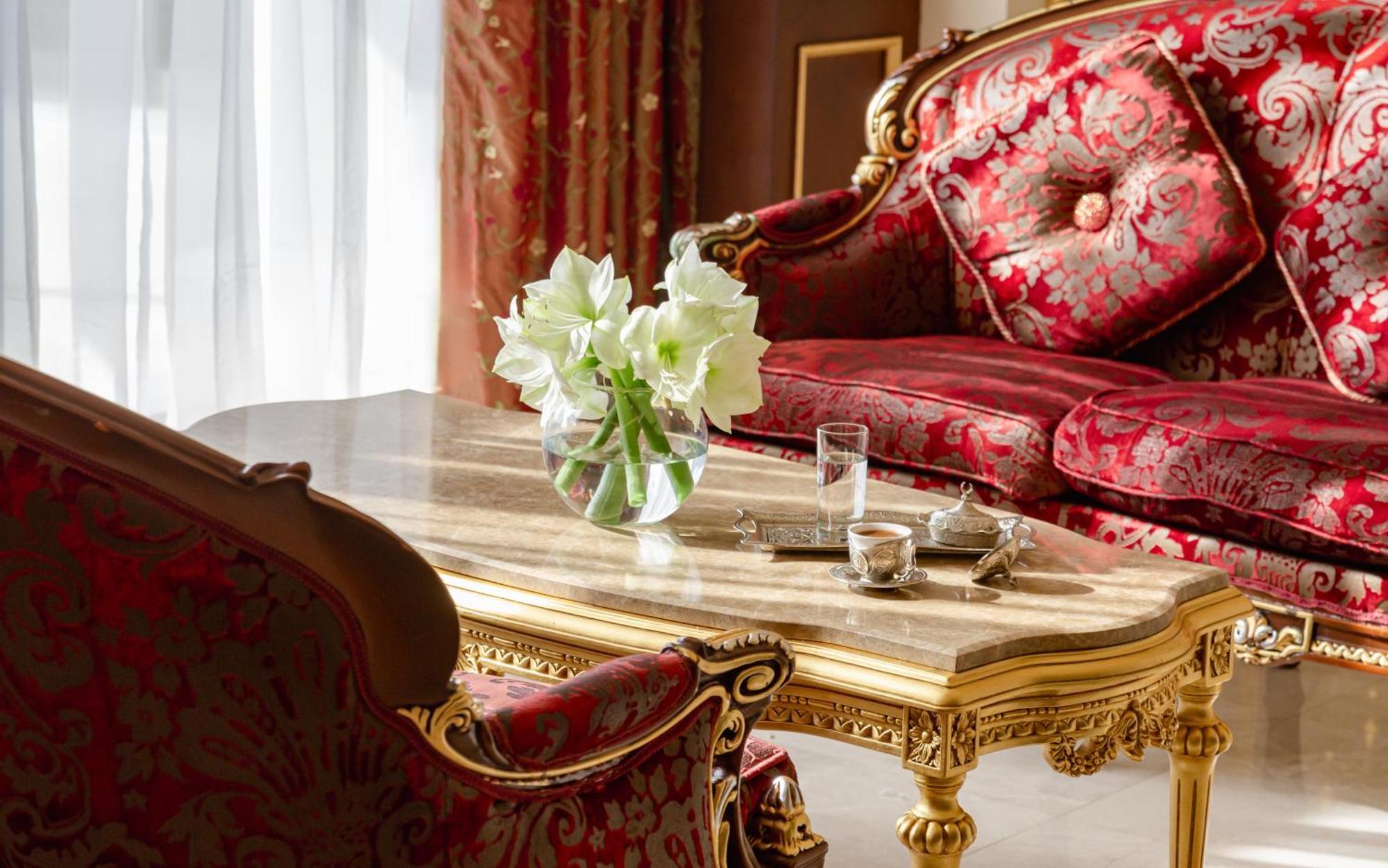 Shamakhi Palace Sharadil Seredil Екстер'єр фото A detail of the interior of a suite at the hotel