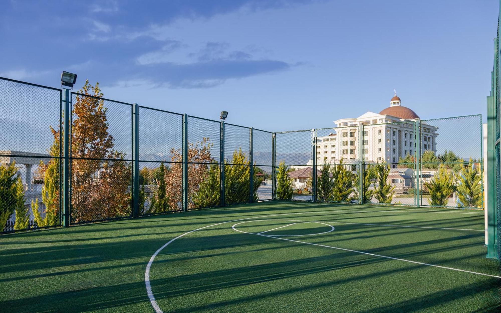 Shamakhi Palace Sharadil Seredil Екстер'єр фото Tennis courts at the resort